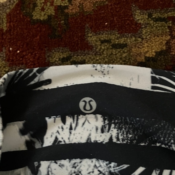 LULULEMON FULL LENGTH TIGHTS/LEGGINGS SMALL - Picture 2 of 4